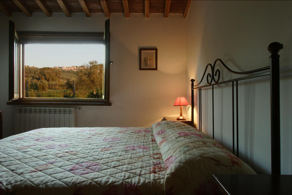 Agriturismo Quattro Pini 卡斯塔涅托卡尔杜奇 客房 照片