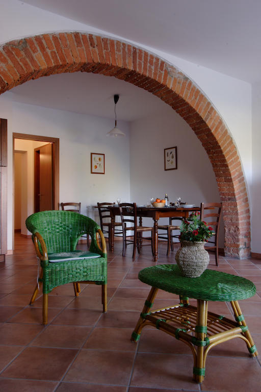 Agriturismo Quattro Pini 卡斯塔涅托卡尔杜奇 外观 照片