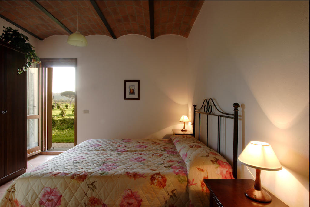 Agriturismo Quattro Pini 卡斯塔涅托卡尔杜奇 外观 照片