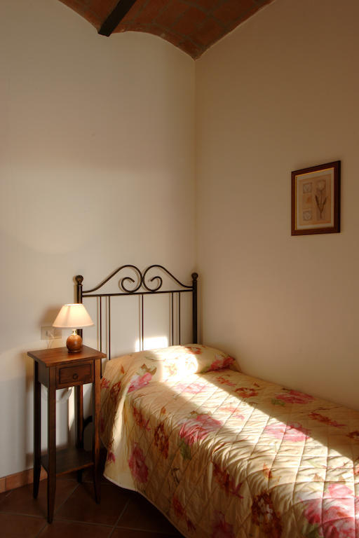 Agriturismo Quattro Pini 卡斯塔涅托卡尔杜奇 外观 照片